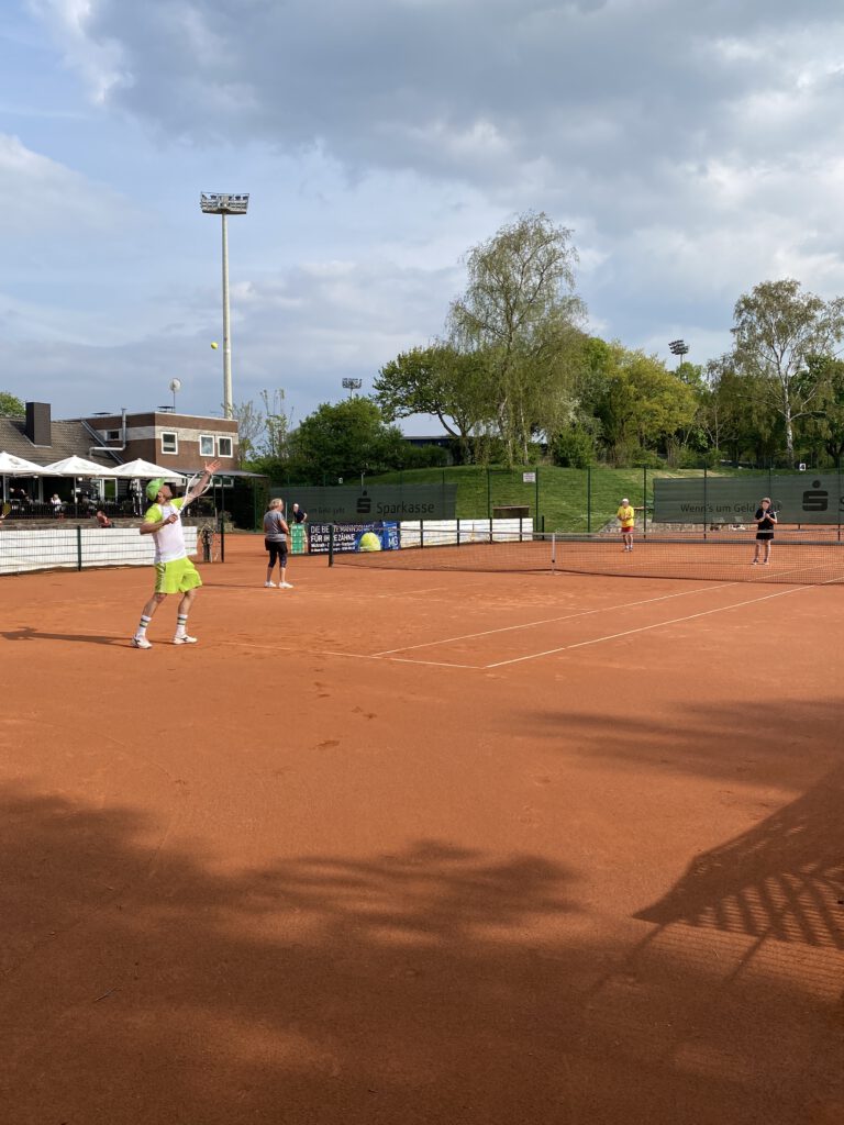 Tennisplatz 4 vom Rheydter Tennisvereinein Schwarz-Weiss